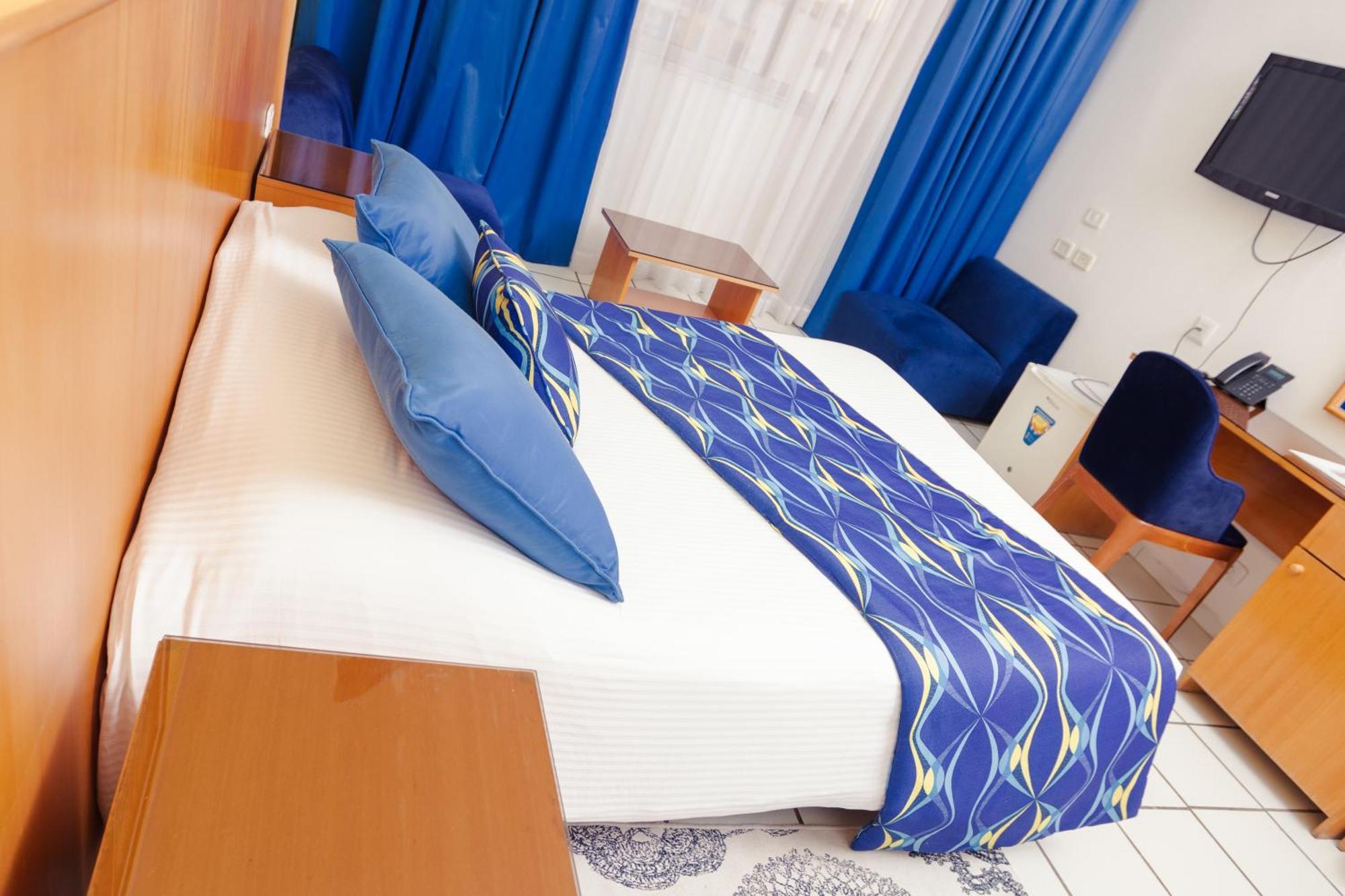 Hotel Le National 3*