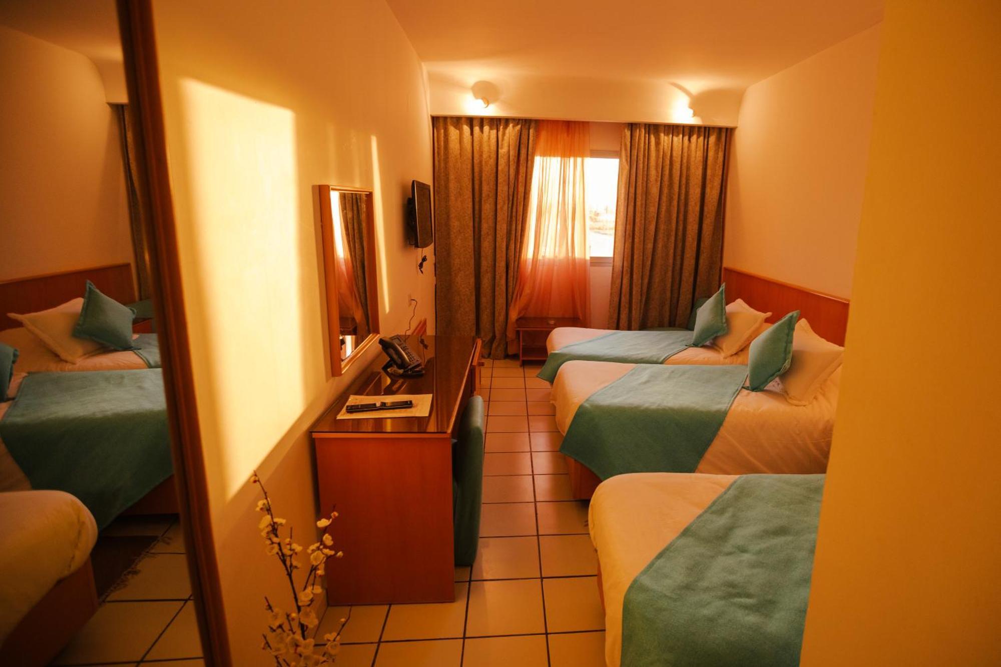Hotel Le National 3*