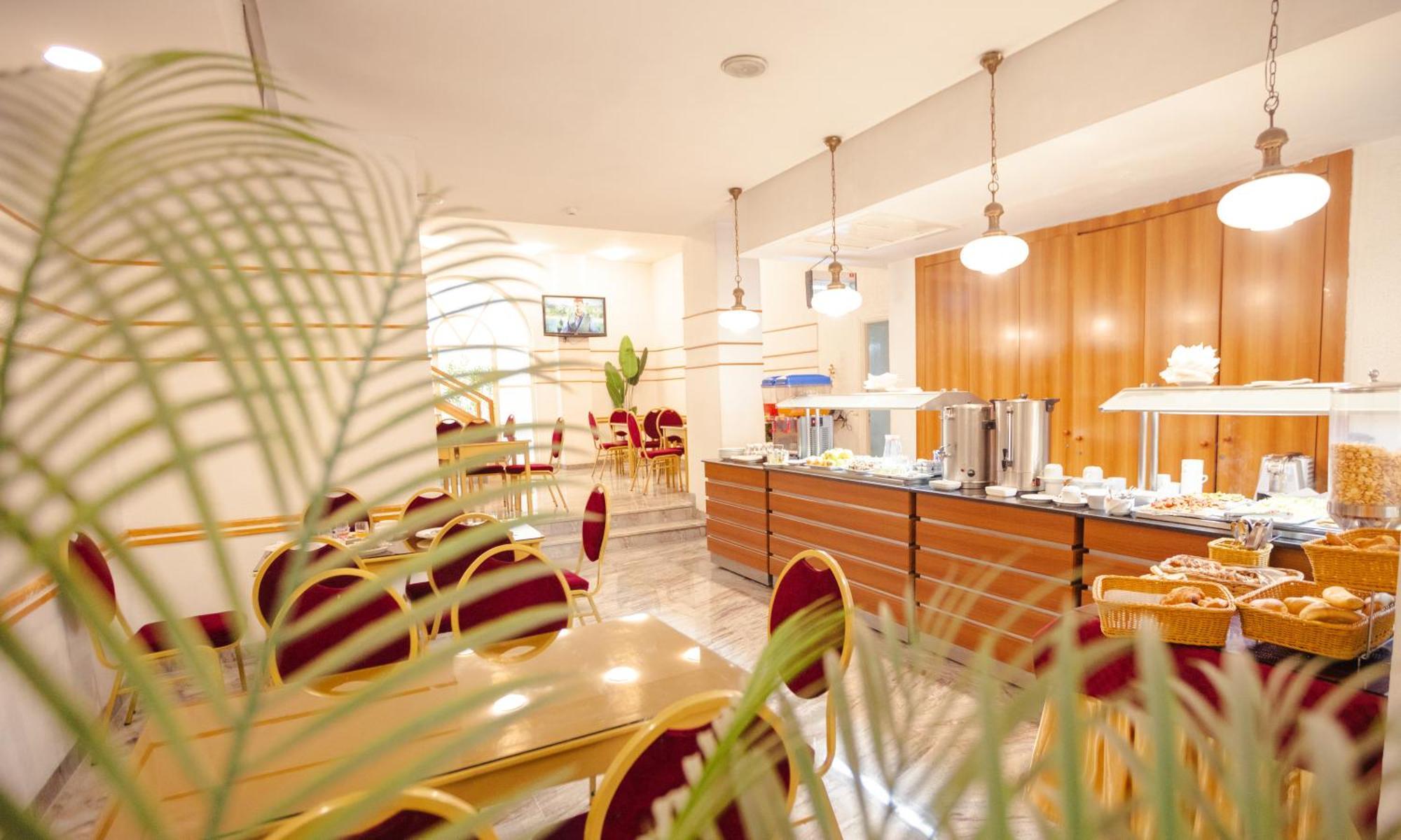 Le National Hotel